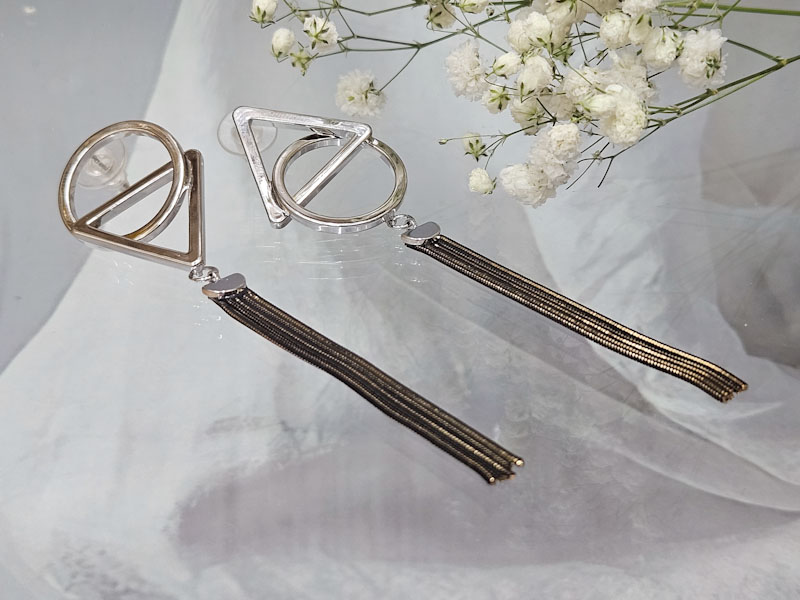 Серьги 2246026600130: цена 795 рублей.