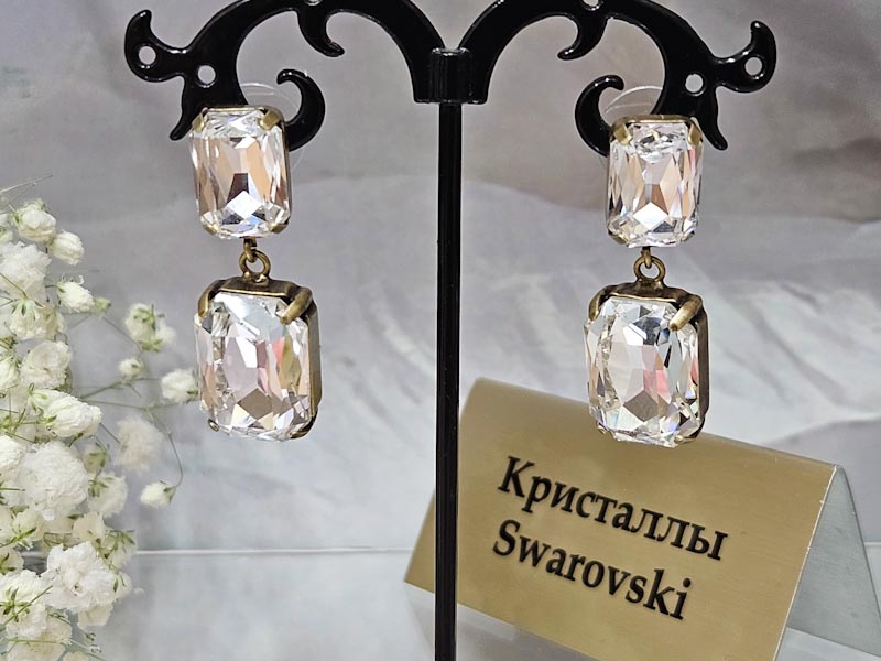 Серьги 1448002600313: цена 985 рублей.