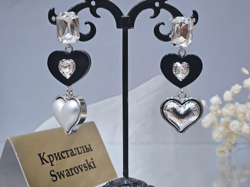 Серьги 1554006600065: цена 2620 рублей.