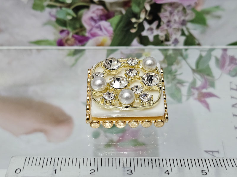 Брошь 1023006500236 Брошь 1023006500236: цена 265 рублей.