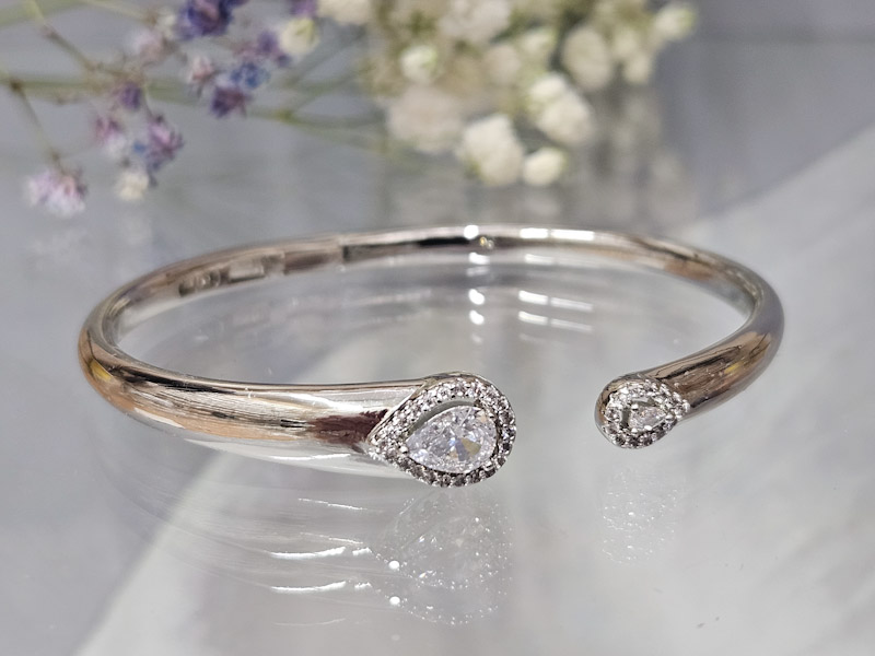 Браслет 2250026600113: цена 835 рублей.