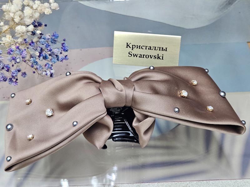 Заколка 1610005600144: цена 1230 рублей.
