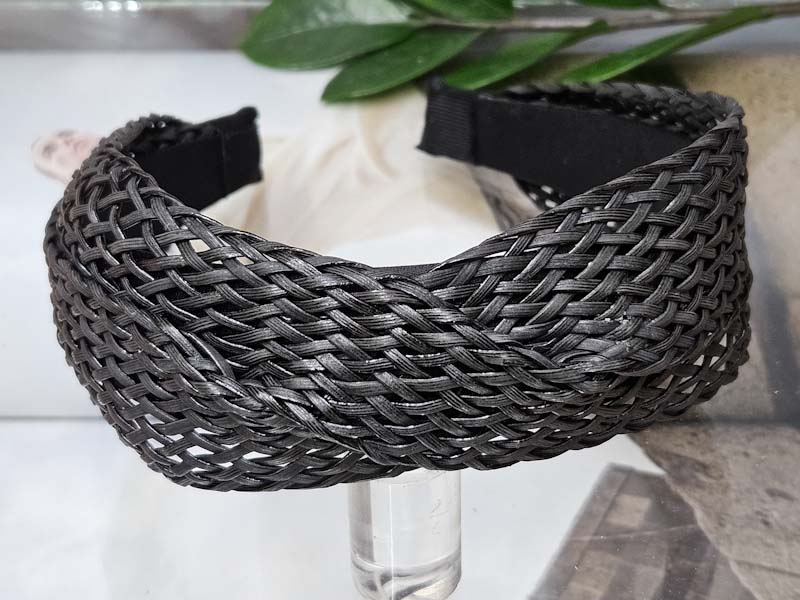 Ободок 1586001600047: цена 410 рублей.