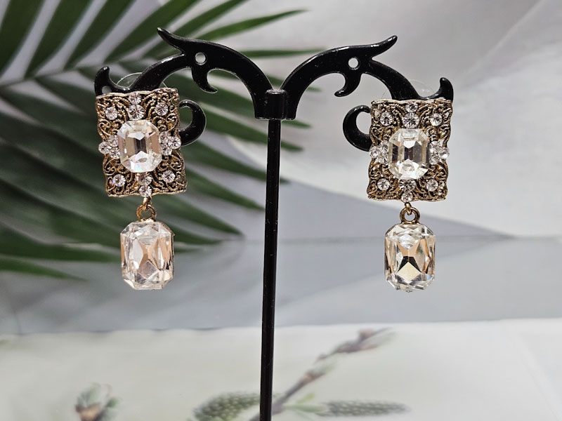 Серьги 1030002100049 Серьги 1030002100049: цена 1740 рублей.